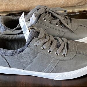 NWB Boys Fall Creek gray faux leather sneaker style shoes. Sz 2